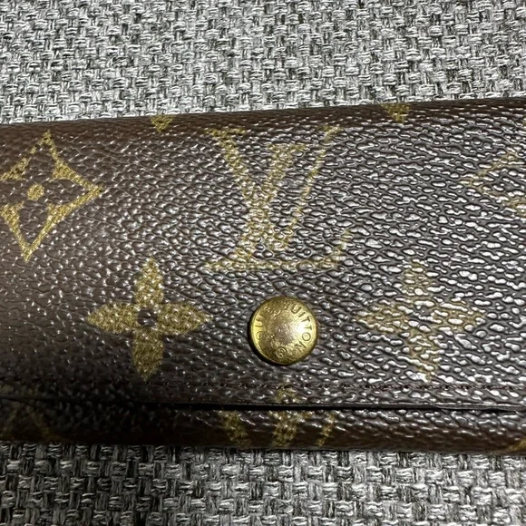 Authentic Louis Vuitton Monogram key holder - Picture 2 of 8